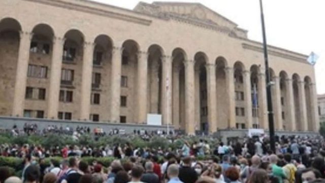 Oposición georgiana exige renuncia del primer ministro por muerte de operador