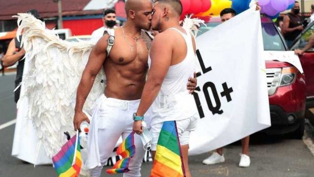 Panameños marchan contra la discriminación LGTBI en las fuerzas de seguridad