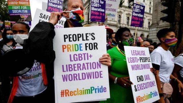 Activistas LGBT+ exigen inclusión en la primera marcha “Reclaim Pride” del Reino Unido