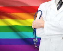 Discriminan y estigmatizan médicos de las fuerzas armadas a personas LGBT