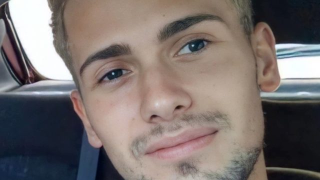 Comunidad LGBT+ en España protesta contra asesinato a golpes de joven homosexual
