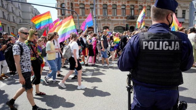 Ser gay en Polonia: olvídese del arcoíris, aquí todo es blanco y negro