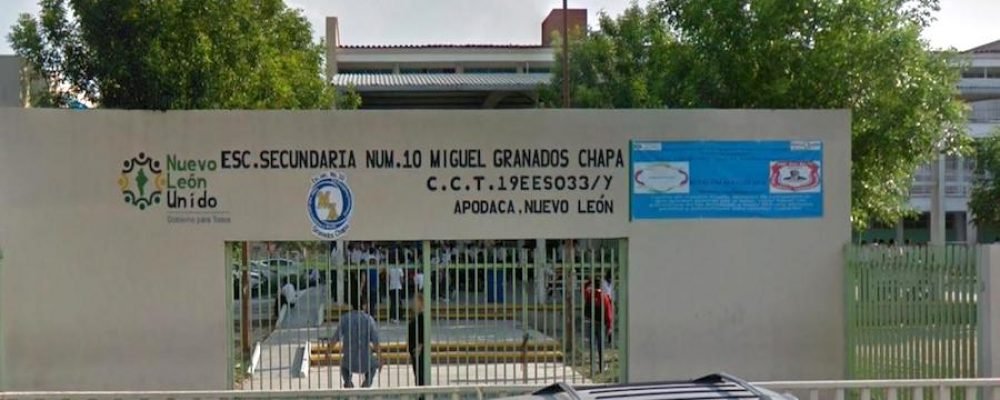 Reintegran a estudiante que fue expulsado de secundaria por vivir con su tío gay en NL