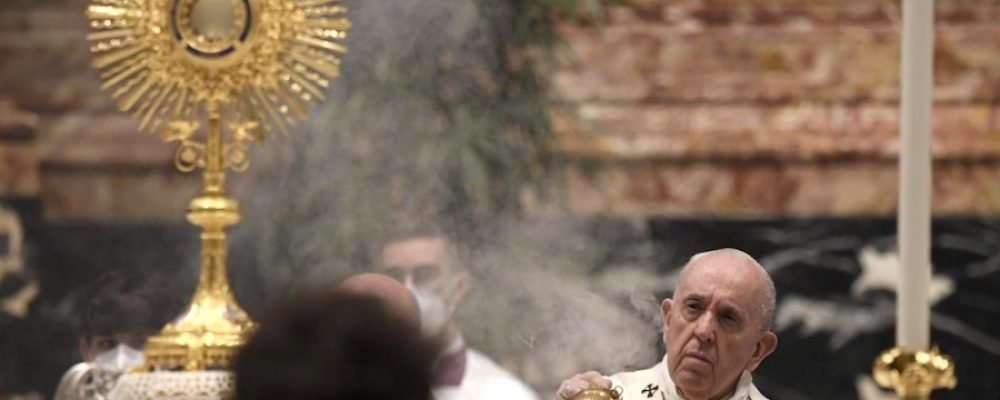 Aplicaciones para citas gay entre sacerdotes conmociona a la Iglesia Católica