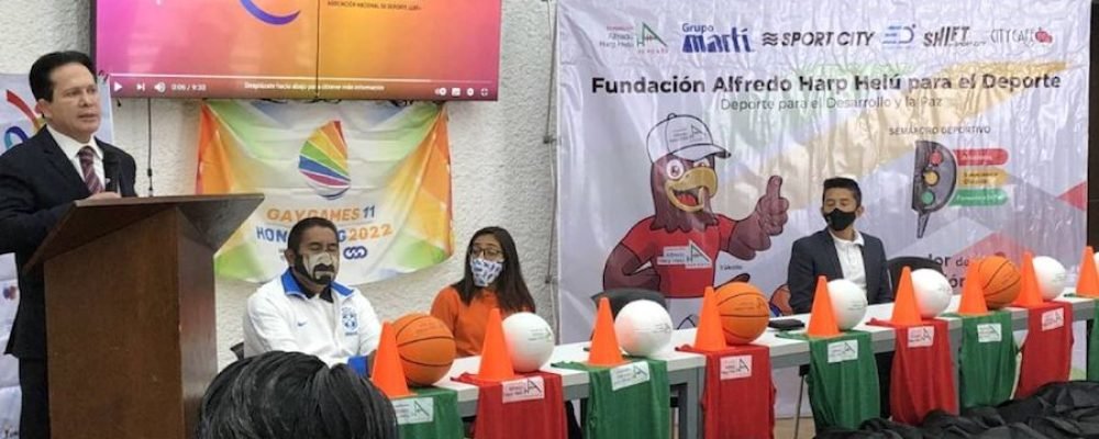 Deportistas LGBT+ reciben uniformes de cara a Gay Games