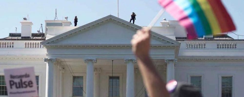 Biden revoca política de Trump para dar más garantías a personas gay y transgénero contra discriminación sexual en salud