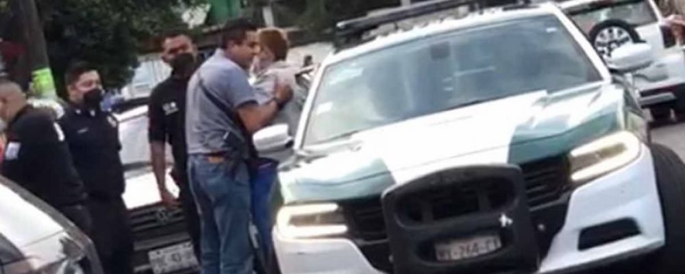 Denuncian abuso de autoridad contra mujer de la comunidad LGBT en Iztapalapa, CDMX