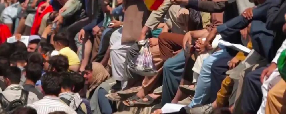 Ser homosexual en Afganistán con los talibanes: les cortan la cabeza, les lapidan o les tiran muros encima