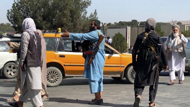 La emboscada que sufrió un homosexual a manos de los talibanes: prometieron ayudarlo, pero lo golpearon y violaron
