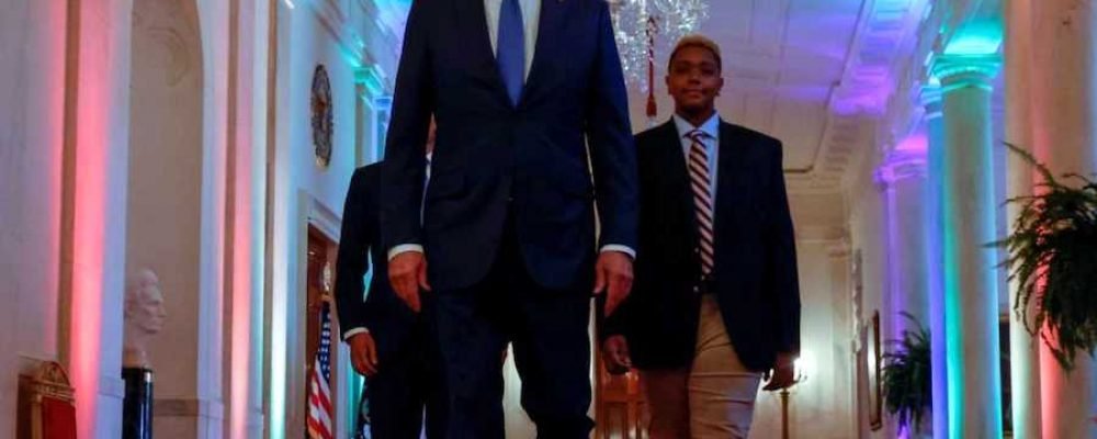 Biden: «El día del orgullo gay está de vuelta en la Casa Blanca»