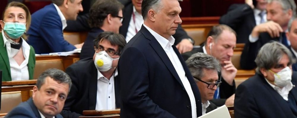 El Parlamento húngaro prohíbe hablar de homosexualidad en las escuelas