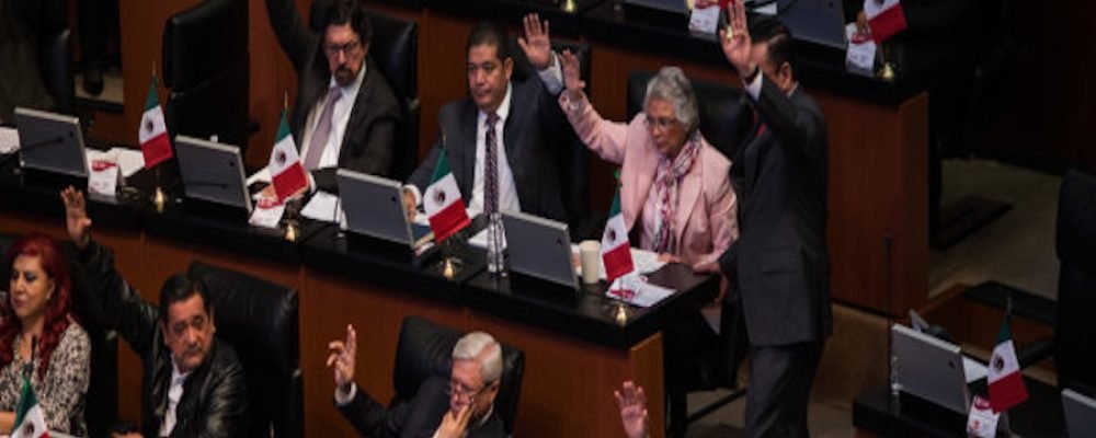 La primera iniciativa de Morena en el Senado está dedicada a gays y lesbianas