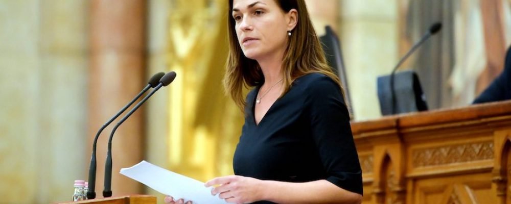 Hungría acusa a Bruselas de atrasar plan de recuperación por polémica ley