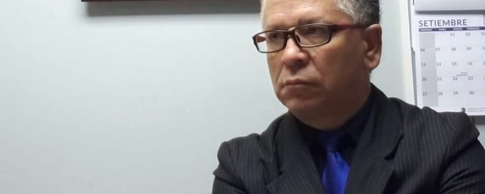 Revocan nombramiento a juez que intentó anular matrimonio de activista gay y anuló casamiento entre dos mujeres