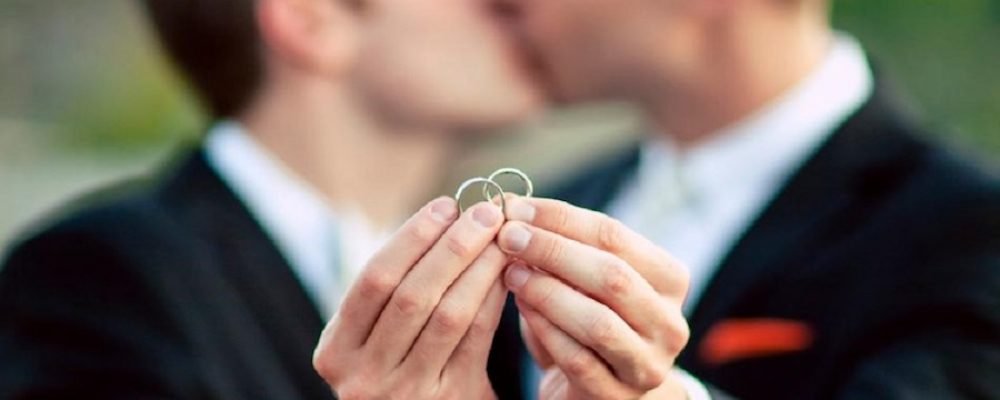 Descarta AMLO ley federal sobre matrimonio gay