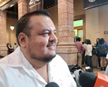 Sí me asumo mujer, ratifica presidenta de Lagunillas, Michoacán, Octavio Chávez