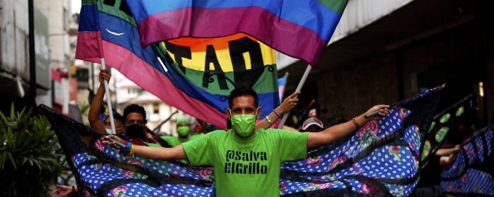 Organizaciones LGBT realizan marcha en ciudad de Panamá