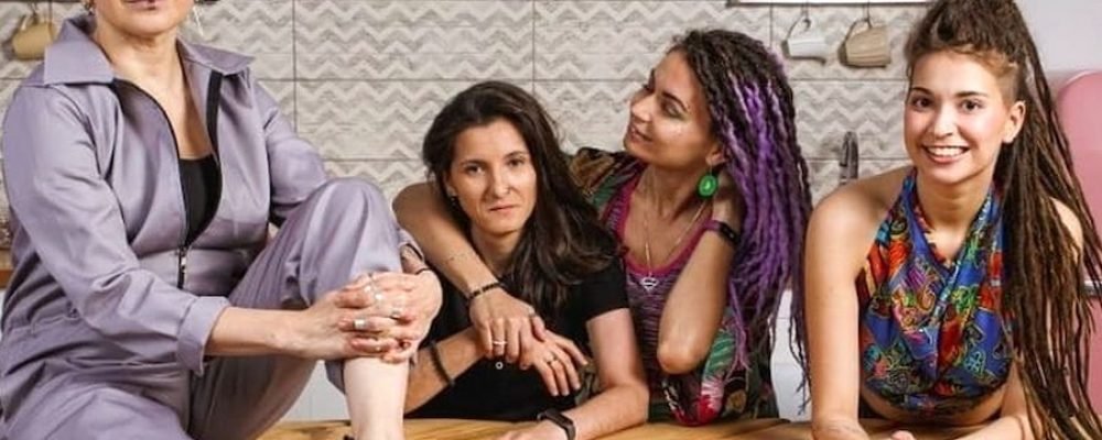 Una cadena rusa de alimentación se disculpa por “herir” a sus clientes con un anuncio de una pareja de lesbianas