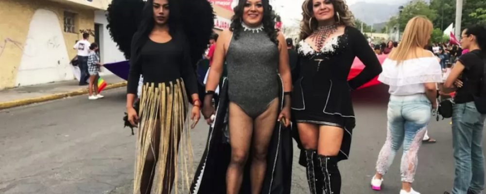El gay nace, no se hace: Mara Rojo, en la Marcha del Orgullo Gay en Tepic