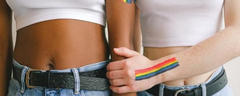 Sugieren que pasajes de la Biblia sobre homosexualidad están mal interpretados