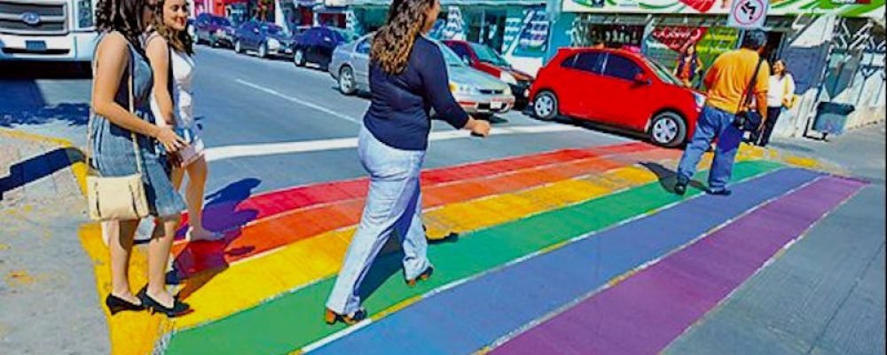 El nuevo arcoiris de Acapulco y otras ciudades con pasos peatonales diversos