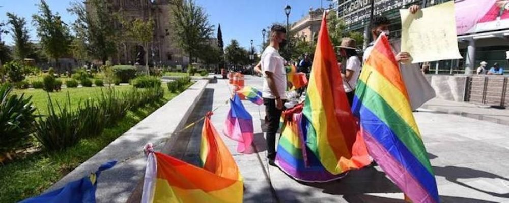 Protesta en Chihuahua comunidad LGBT contra la homofobia