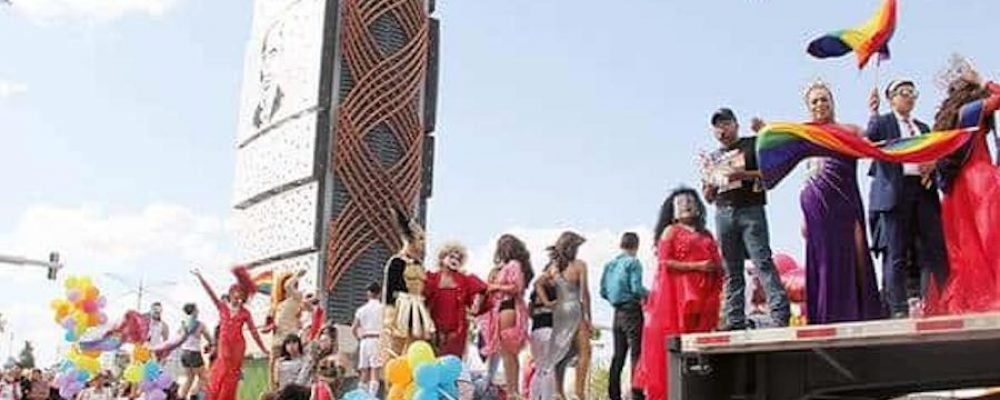 Marchan por el orgullo gay en Monclova, Coahuila