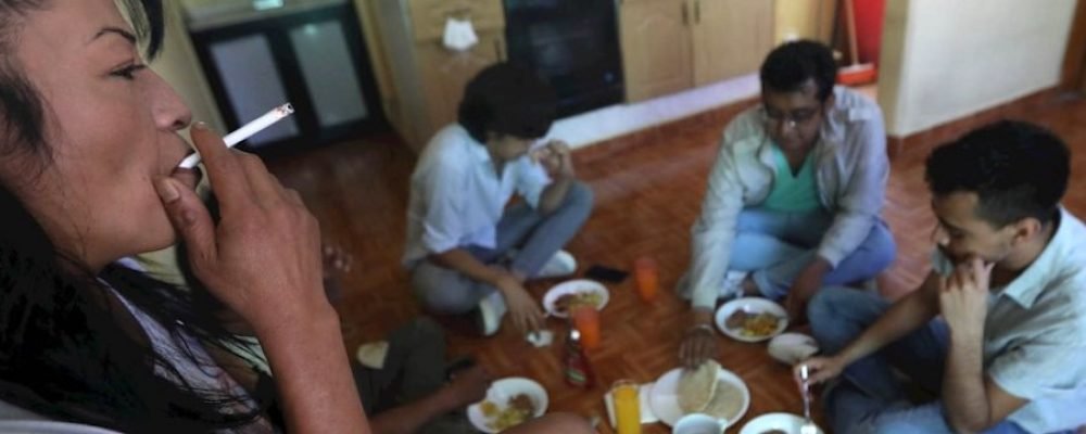 Estudiante convierte su departamento en refugio para personas LGBT en CDMX