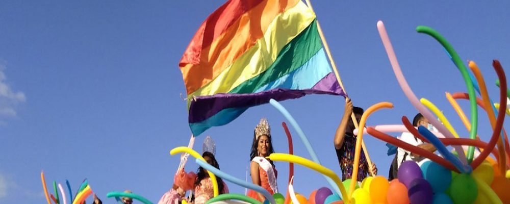 Marcha LGBT reúne a más de 800 personas en Chetumal