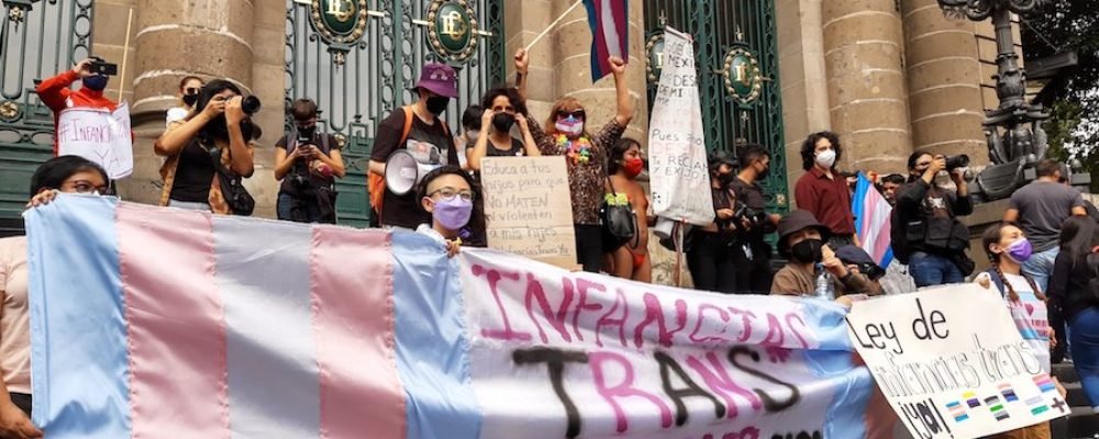 Una marcha reivindica la lucha LGTB más allá del orgullo en Ciudad de México